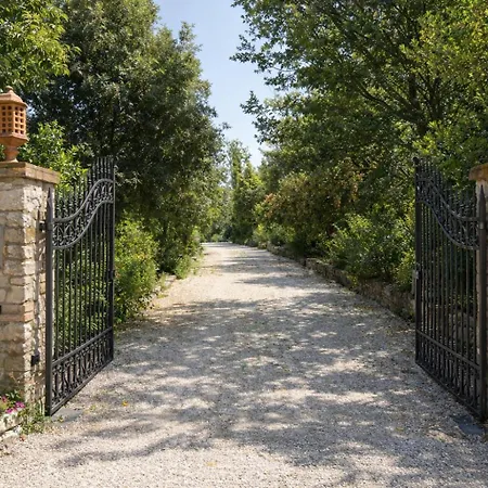 Scappo In Umbria, Casale Lenuccia